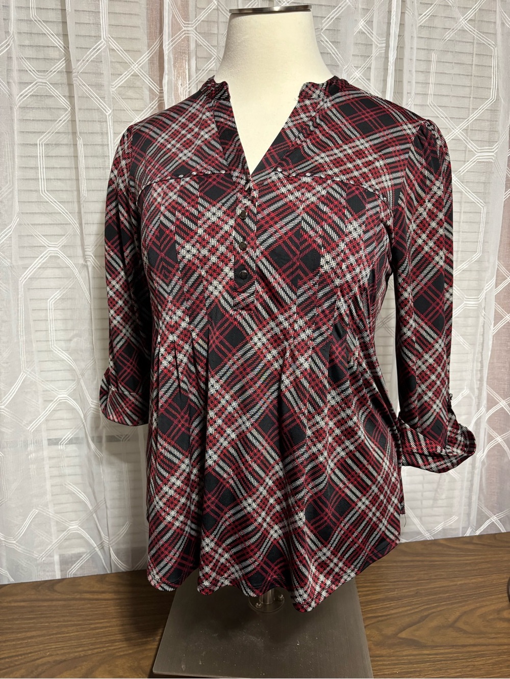 Ava & Grace 2X Plaid V-Neck Roll-Sleeve Blouse - Red/Black 26 p2p 30L